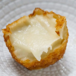 Croqueta de queso azul